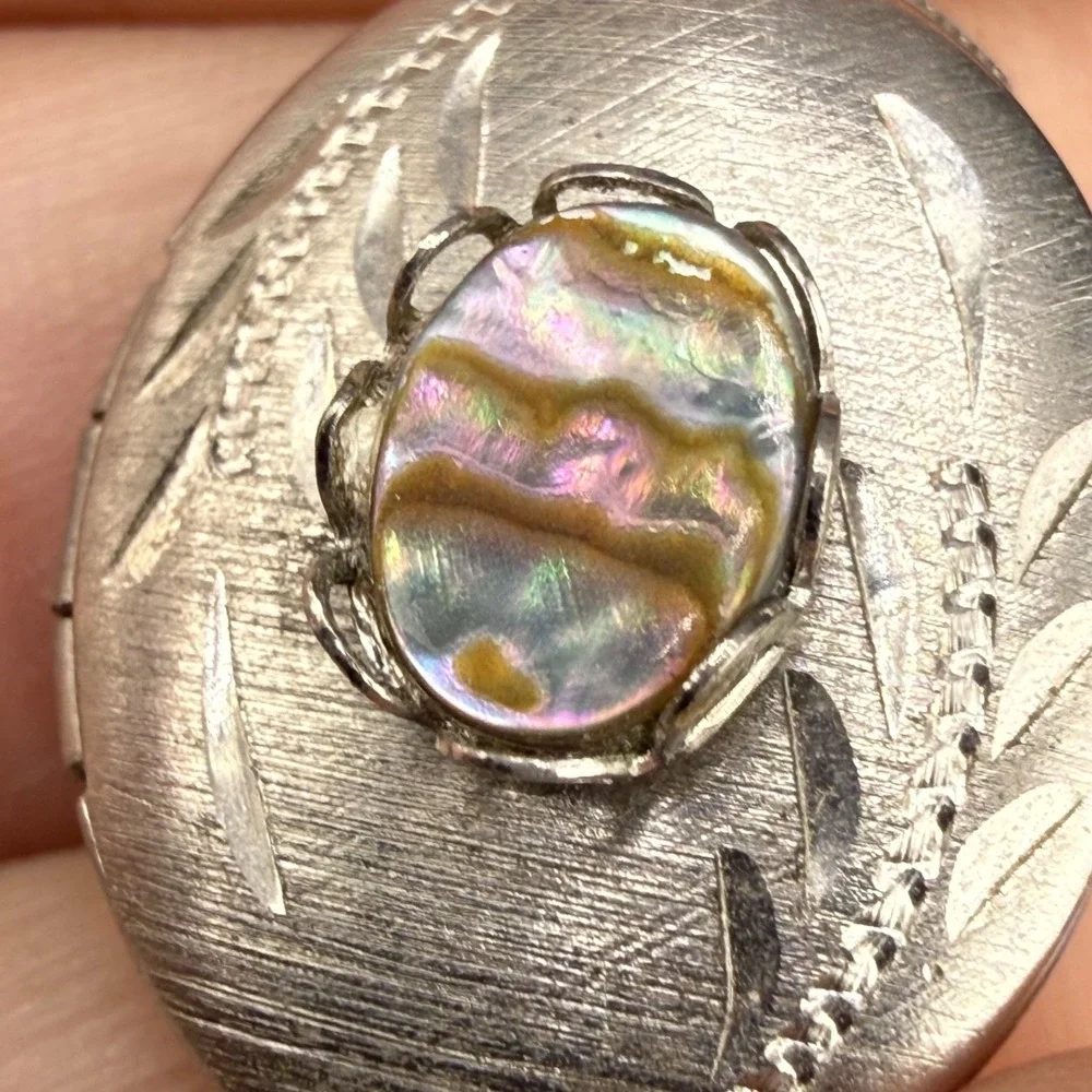 Vintage‎ Locket Pendant Oval Silver Tone Abalone